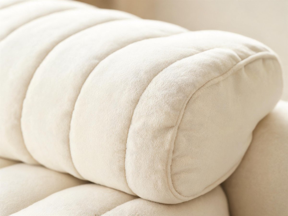 Le Bambole Cushion detail