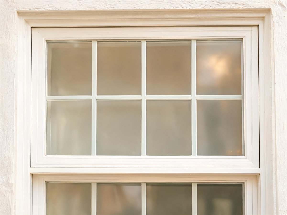Colonial Divided-Lite Double-Hung