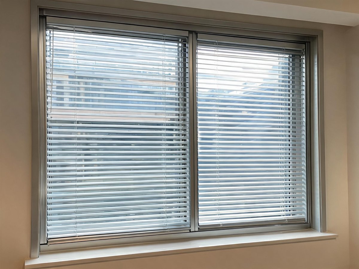 Jalousie / Louvered