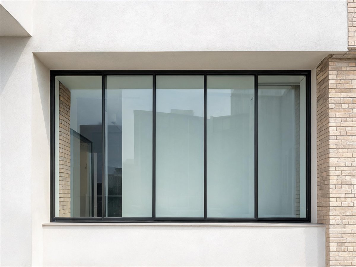 Large-Format / Floor-to-Ceiling Fixed